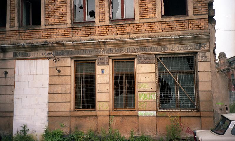 Dresden-Friedrichstadt, Adlergasse 5, 27.6.1995 (1).jpg - Klempnerei für Bauarbeit, Wasser & Klosett-Anlagen